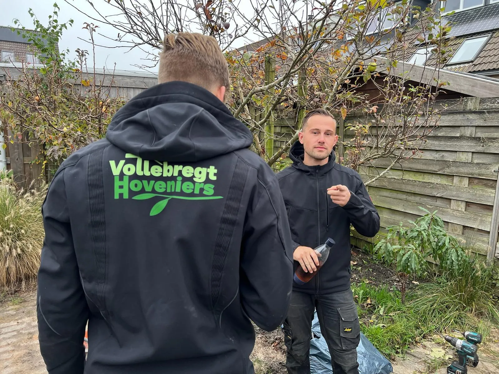 Hoveniers van Vollebregt aan het werk